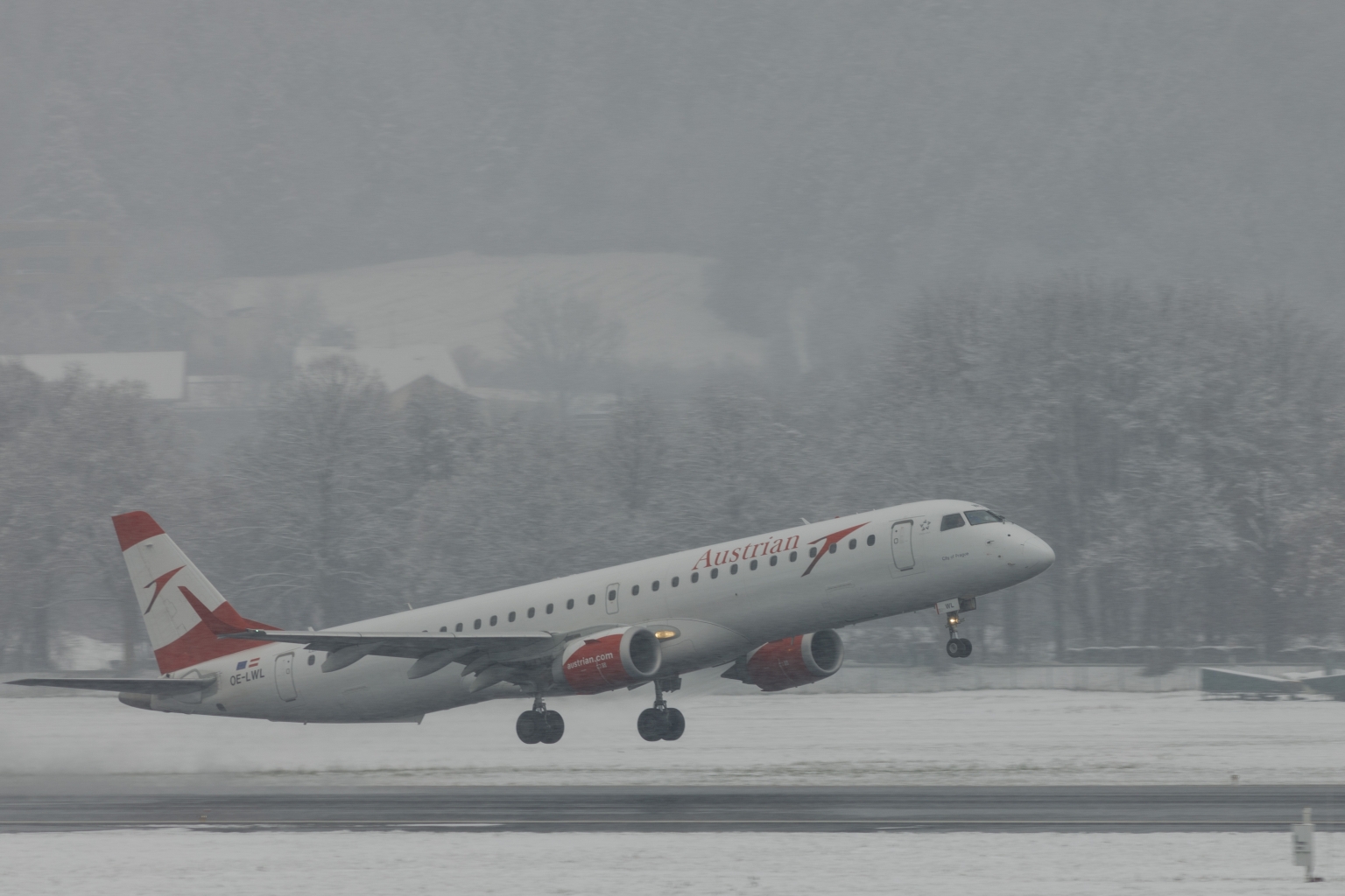Preview 20221210 Winterflugtag am Innsbruck Airport (75).jpg